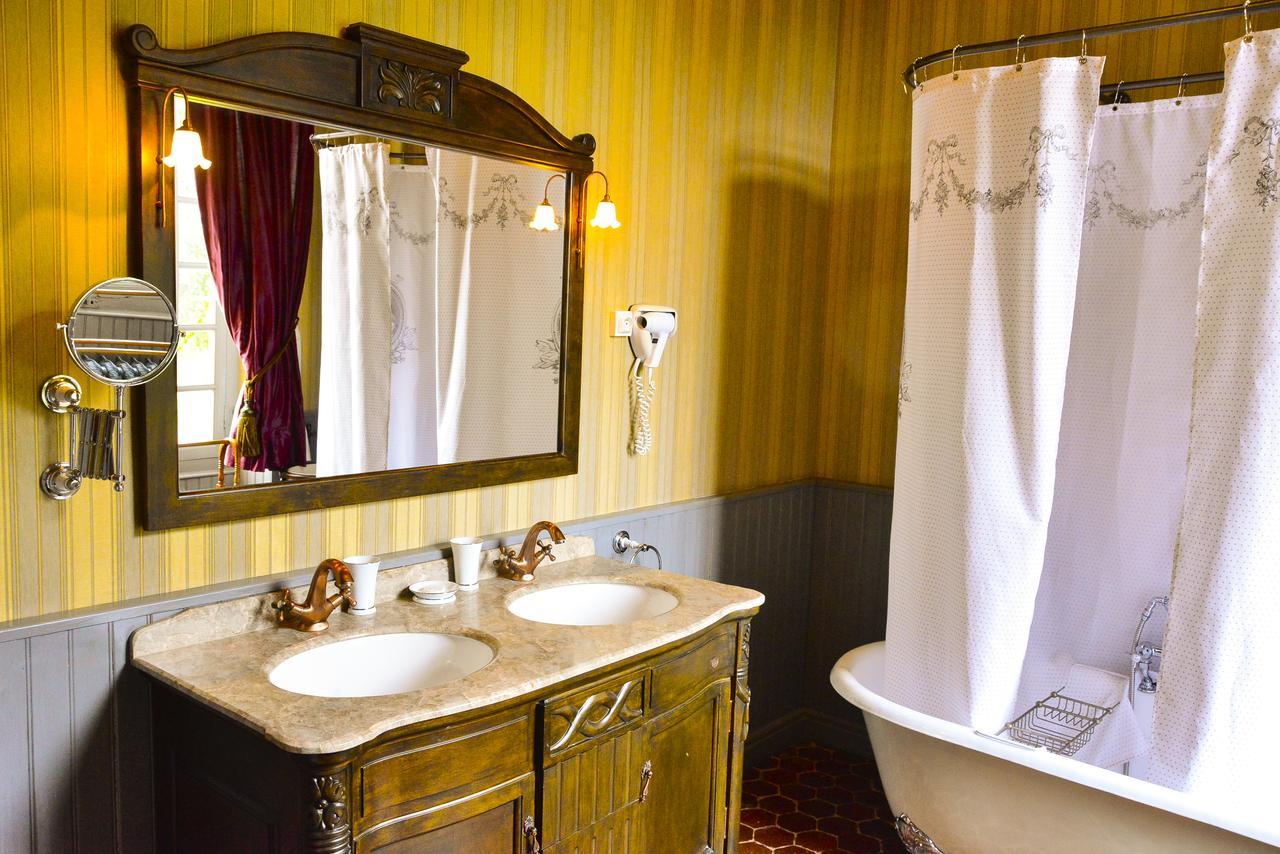 Chateau D'Origny, Chambres D'Hotes Et Restaurant Gastronomique Ouches Екстериор снимка