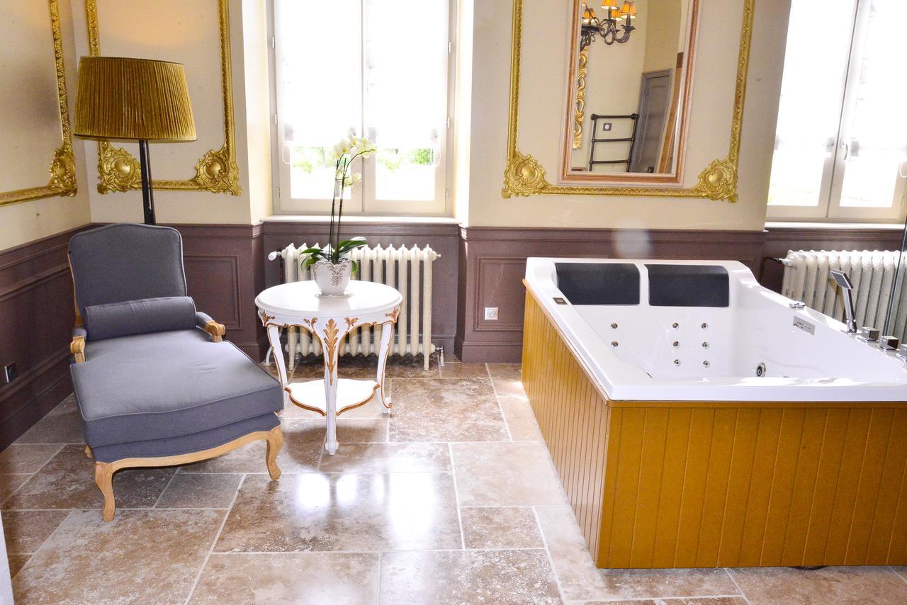 Chateau D'Origny, Chambres D'Hotes Et Restaurant Gastronomique Ouches Екстериор снимка