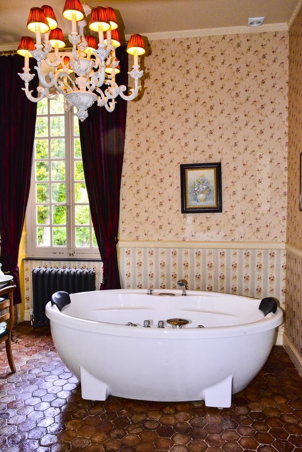 Chateau D'Origny, Chambres D'Hotes Et Restaurant Gastronomique Ouches Екстериор снимка
