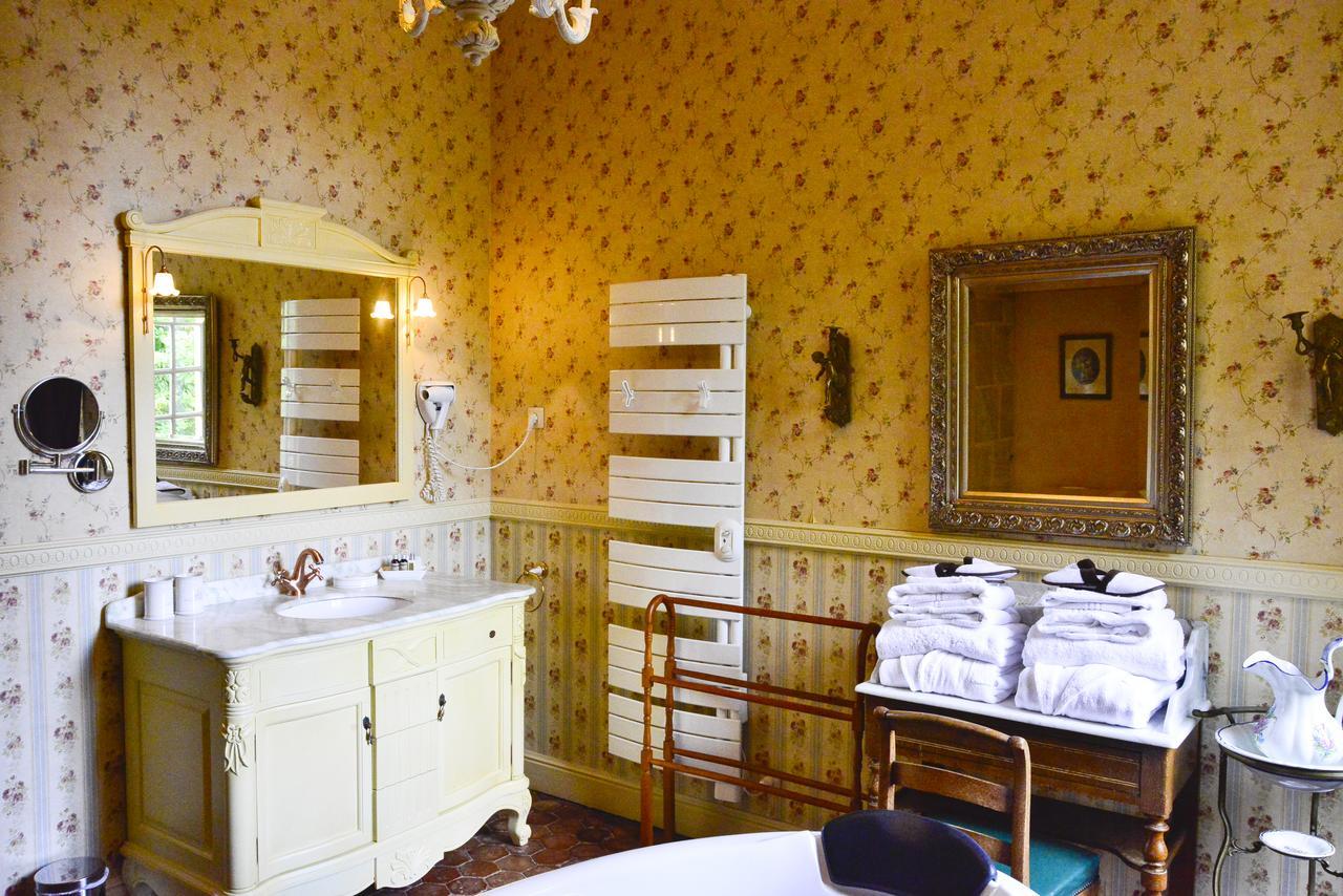 Chateau D'Origny, Chambres D'Hotes Et Restaurant Gastronomique Ouches Екстериор снимка